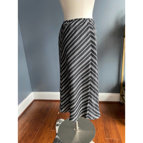 NY & Co navy/gray shimmery striped slip skirt, XS - Picture 4 of 8